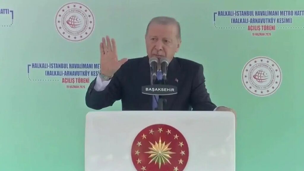 Cumhurbaşkanı Recep Tayyip Erdoğan İstanbul metro hattı açılışında konuşurken